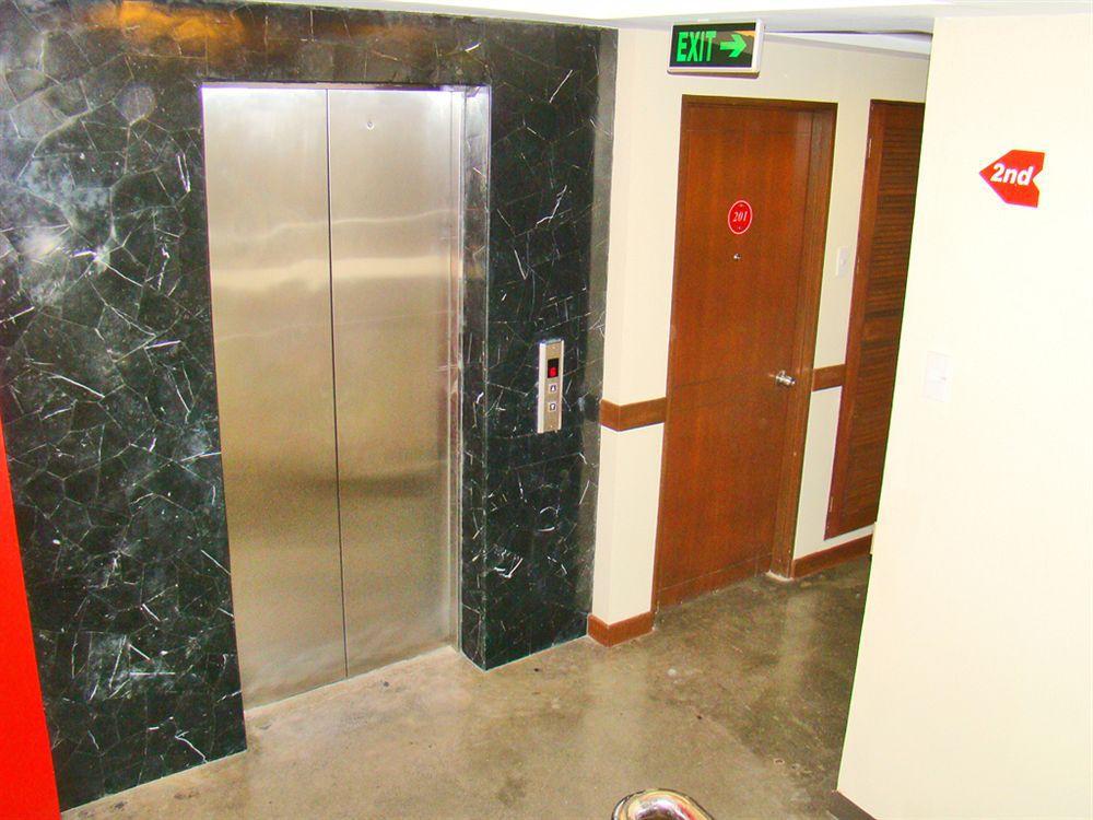 Express Inn Mactan Мактан Екстериор снимка